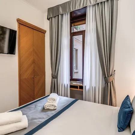 Dei Papi Pensión 4*