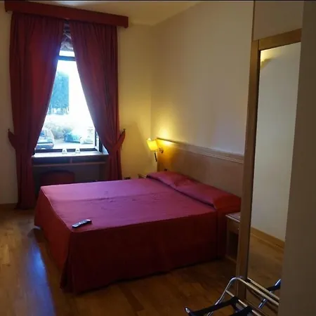 Dei Papi Pensión 4*